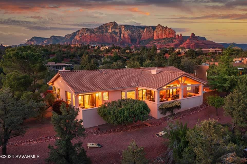 5 Bed 3 Bath Uptown Sedona-Game Room-Sauna-Cold Plunge-Jacuzzi-Gym Exterior photo